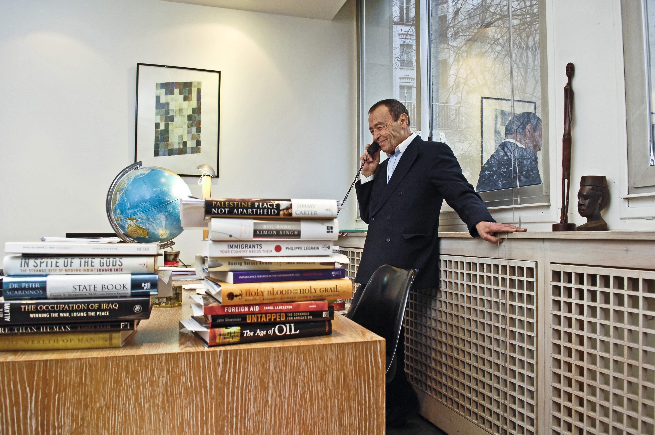 Béchir Ben Yahmed dans son bureau à Jeune Afrique, en 2007.